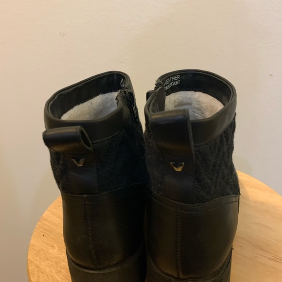 Vionic leather Chelsea boots - Picture 2 of 3